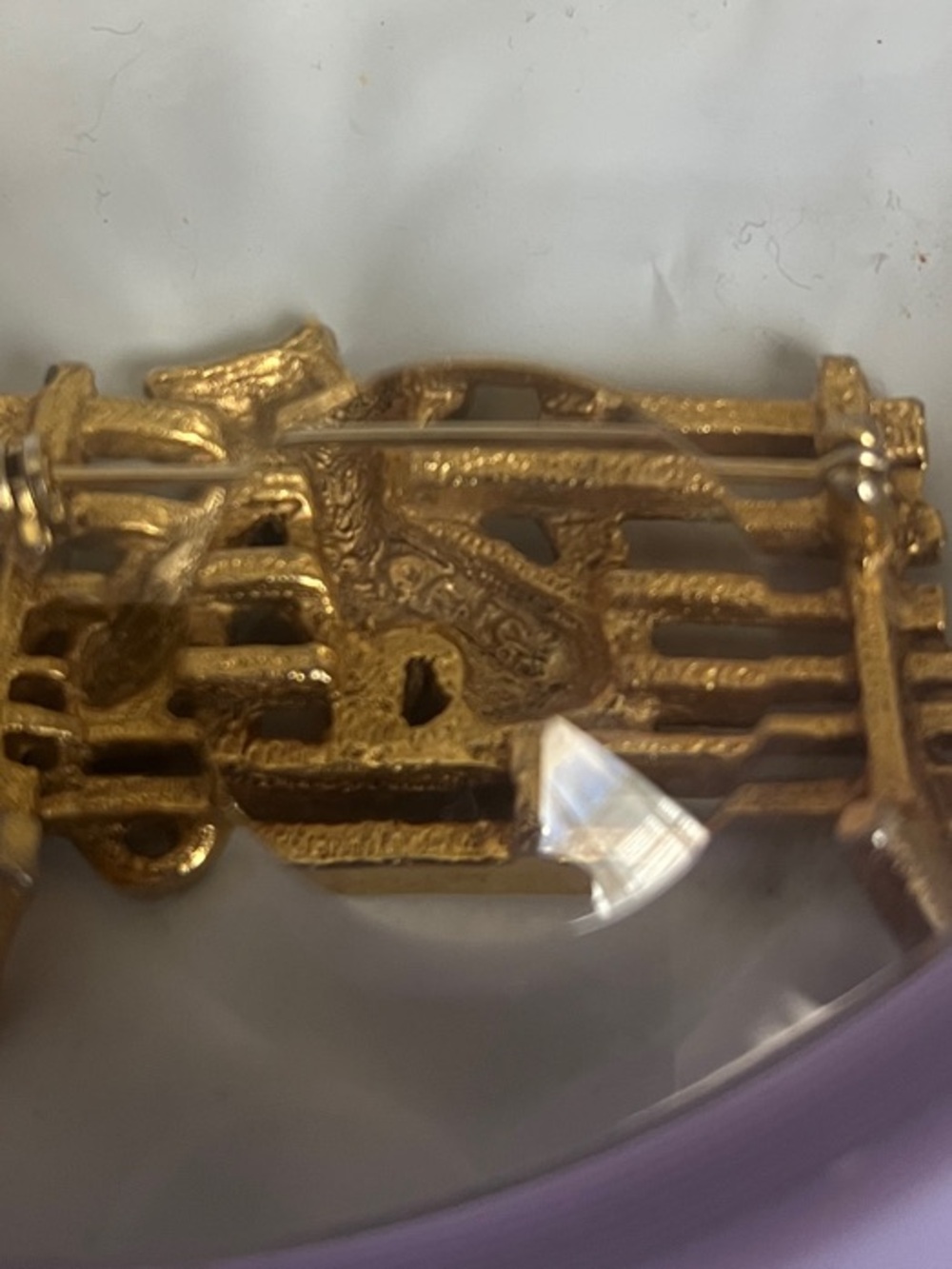 AJC (American Jewelry Chain Company) Cat Couple On A Bench Brooch - Picture 3 of 3